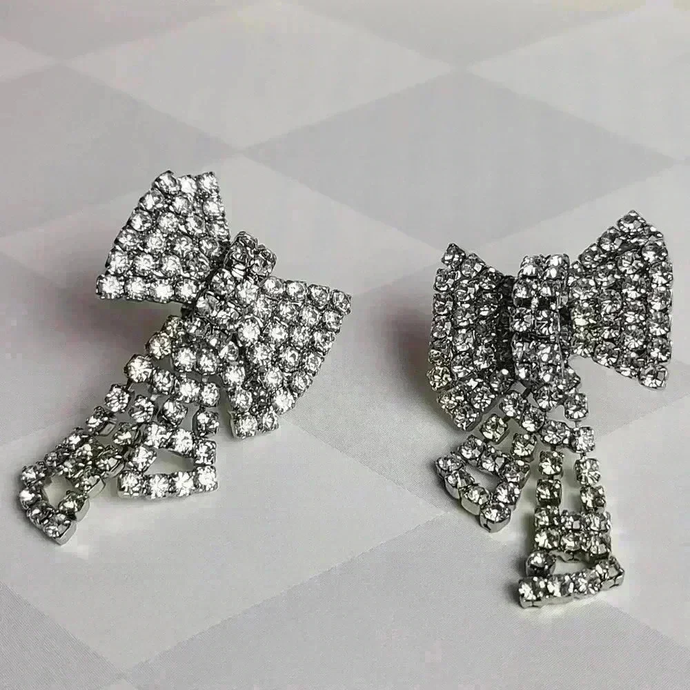 Silver tone clear rhinestones bow earrings - Picture 15 of 17